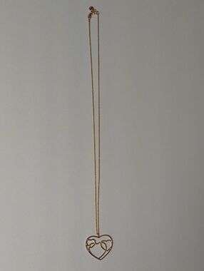 Delicate Gold-Tone Heart Pendant Necklace - Unbranded